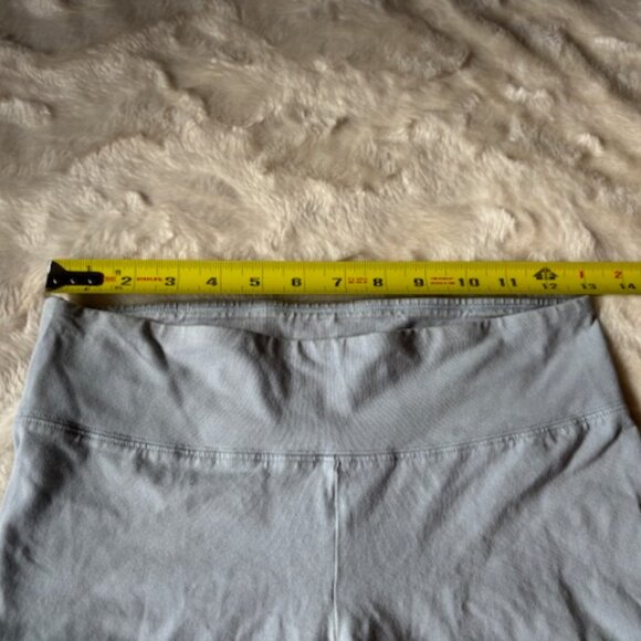 2/$40 TNA Grey Bike Shorts Ladies Size S - Picture 3 of 8